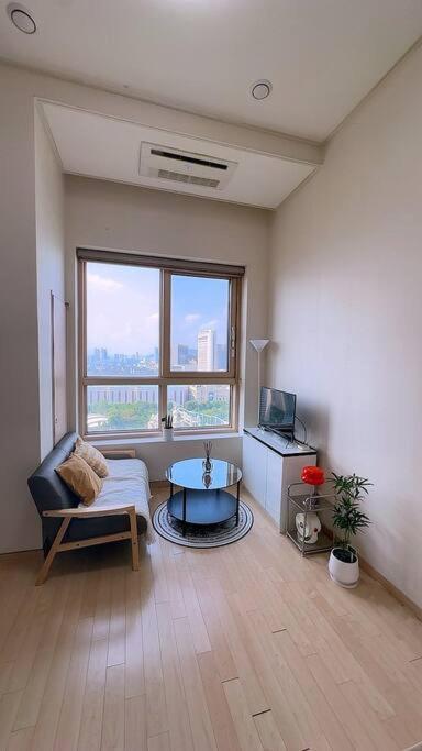 Apartment New Comfortable Duplex House With View #seokchonlakeview #lotteworld