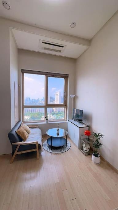 New Comfortable Duplex House With View #seokchonlakeview #lotteworld Seoul